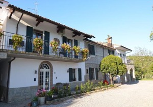Apartment in quiet and green environment with swimming pool