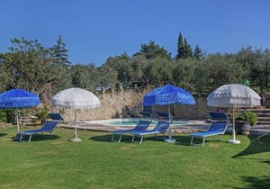 Apartment in quiet and green environment with swimming pool