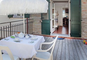 Apartment in quiet and green environment with swimming pool