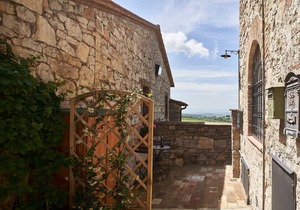 Apartment in renovated farmhouse in typical Chianti Tuscan village