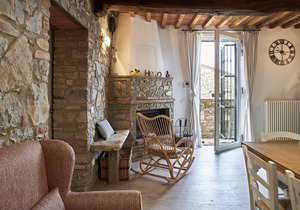Apartment in renovated farmhouse in typical Chianti Tuscan village