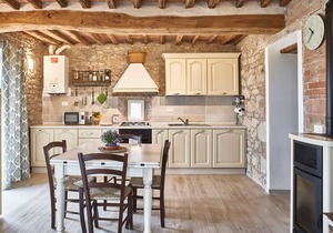 Apartment in renovated farmhouse in typical Chianti Tuscan village