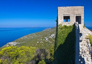 Apartment in Sutomišćica with sea view, balcony, air conditioning, WiFi (3573-2)