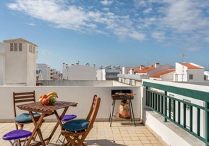Apartment Inara & Mayra's Home by Interhome