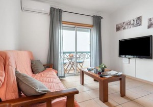 Apartment Inara & Mayra's Home by Interhome