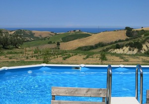 Apartment in villa with hot tub, A/C, pool, WIFI, TV, patio, pets allowed, panoramic view, parking