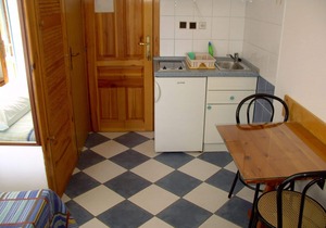 Apartment Jadranka - 200 m from sea: SA1(2) - Sucuraj, Island Hvar, Croatia