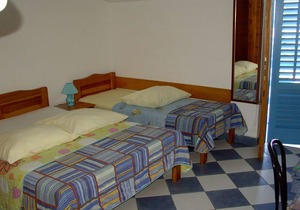 Apartment Jadranka - 200 m from sea: SA6(3) - Sucuraj, Island Hvar, Croatia