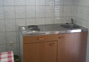 Apartment Kaleb - next to the seashore: SA7-Miro 24(2) - Stomorska, Island Solta, Croatia