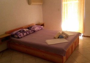 Apartment Kaleb - next to the seashore: SA6-Klara 33(2) - Stomorska, Island Solta, Croatia