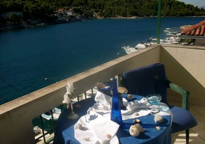 Apartment Kaleb - next to the seashore: SA6-Klara 33(2) - Stomorska, Island Solta, Croatia