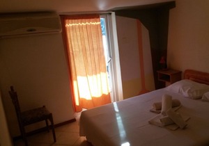 Apartment Kaleb - next to the seashore: SA5-Klara 32(2) - Stomorska, Island Solta, Croatia