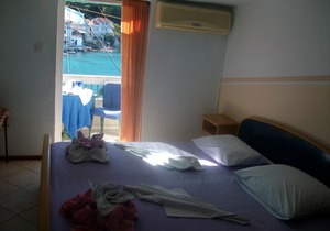 Apartment Kaleb - next to the seashore: SA4-Klara 31(2) - Stomorska, Island Solta, Croatia