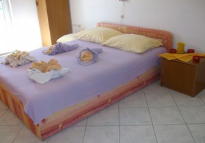 Apartment Kaleb - next to the seashore: SA1-Klara 21(2) - Stomorska, Island Solta, Croatia