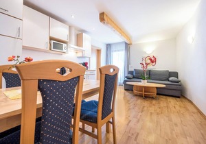 Apartment "Klementhof Nr 7" with Mountain View, Pool, Wi-Fi, Balcony & Garden