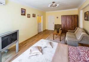 Apartment Krakivska 15