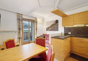 Apartment "Kriendl Nr 2" with Mountain View, Private Terrace & Wi-Fi