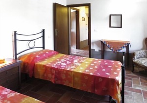 Apartment Le Colmate in Guardistallo - 4 persons, 2 bedrooms