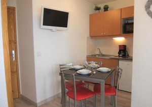 Apartment Médian 005 by Interhome