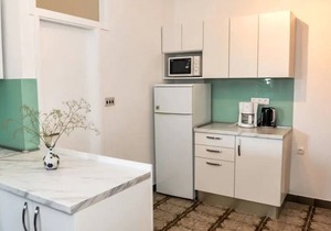 Apartment Mari - with pool: - Supetar, Island Brac, Croatia