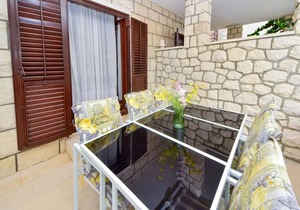 Apartment Mari - with pool: - Supetar, Island Brac, Croatia