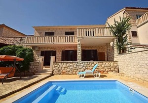 Apartment Mari - with pool: - Supetar, Island Brac, Croatia