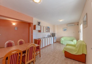 Apartment Mlađo - swimming pool: A1(4+2) - Privlaka, Zadar riviera, Croatia