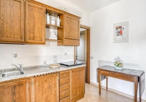 Apartment near Donatello Sculpture