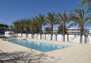 Apartment near sea and city