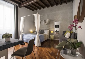 Apartment near Trevi Fountain