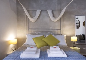 Apartment near Trevi Fountain