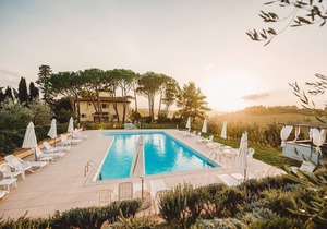 Apartment on the Chianti hills with swimming pool between Florence and Sienn
