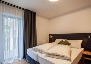 Apartment 'Pauli 6' with Mountain View, View of the spa town of Merano, Balcony & Wi-Fi