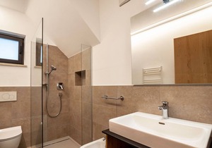 Apartment 'Pauli 6' with Mountain View, View of the spa town of Merano, Balcony & Wi-Fi