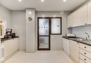 Apartment 'Puerto Banus2 Beachfront and Pools' with Shared Pool, Wi-Fi and Air Conditioning