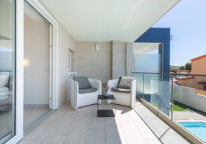 Apartment "Residence Meridian Unità 7" Near the Beach with Mountain View, Pool, A/C, Wi-Fi & Balcony