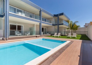 Apartment "Residence Meridian Unità 4" Near the Beach with Mountain View, Pool, A/C, Wi-Fi & Balcony