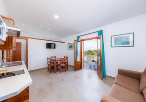 Apartment 'S Hort Can Capità Estudio Balcón 10' close to the Sea with Shared Pool & Wi-Fi