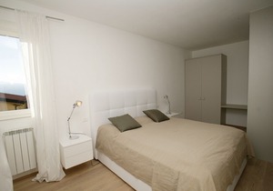 Apartment sleeps 4, balcony, lake view, sauna, swimming pool