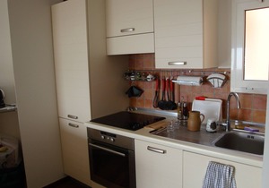 Apartment sleeps 5 with sea view and private garden