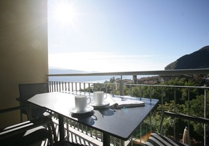 Apartment sleeps 6 - lake view, sauna, swimming pool