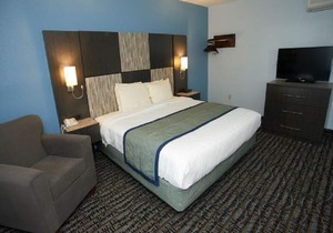 Apartment Suite 1 King Bed at Sandwich Lodge & Resort