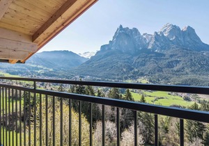 Apartment 'Thusnelda B' with Mountain View, Balcony & Wi-Fi