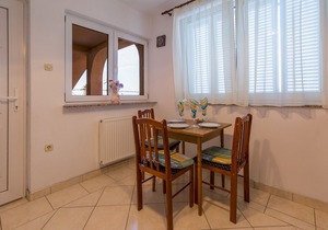 Apartment Tomica - open pool: A2 mali(2+1) - Novi Vinodolski, Riviera Crikvenica, Croatia
