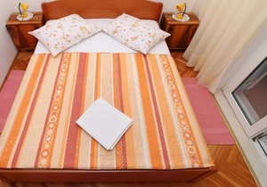 Apartment Tomo 1 - at the beach: RA2(2) - Zaostrog, Riviera Makarska, Croatia