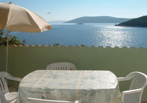 Apartment Tonka - 10 m from beach A2(2+2) - Vinisce, Riviera Trogir, Croatia