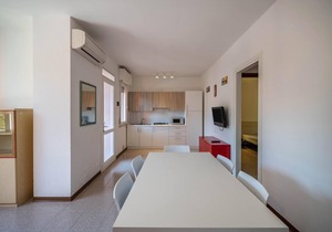 Apartment 'Villa Luca Trilocale 4' with Terrace, A/C and Wi-Fi
