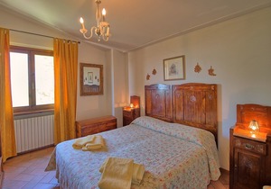 Apartment with pool, A/C, WIFI, pets allowed, panoramic view, parking, close to Greve In Chianti