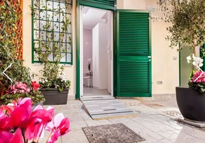 Apartment with parking space and separate entrance