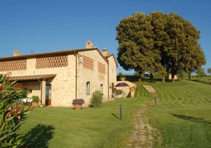 Apartment with pool, WIFI, TV, patio, pets allowed, panoramic view, parking, close to San Gimignano